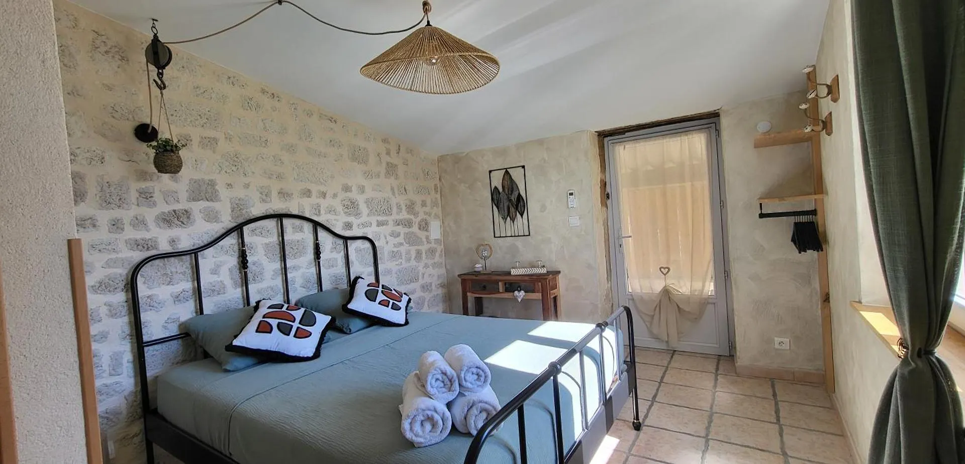 Le Pasadin Bed & Breakfast Valréas Fransa